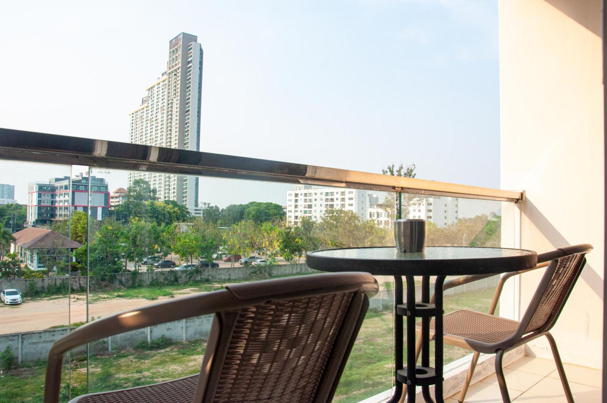 Ht9 Hotel Jomtien Beach Exterior photo