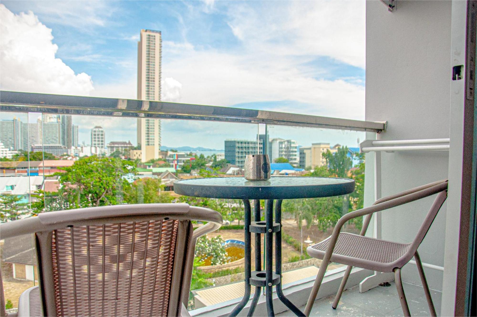 Ht9 Hotel Jomtien Beach Exterior photo